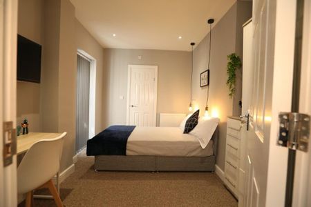 5 bedroom terraced house to rent - Photo 5