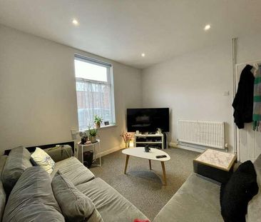 Spacious Bed House // Jul, LN5 - Photo 5