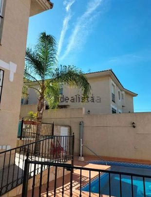 Alquiler de casa o chalet independiente en Calle Violeta Parra - Photo 1