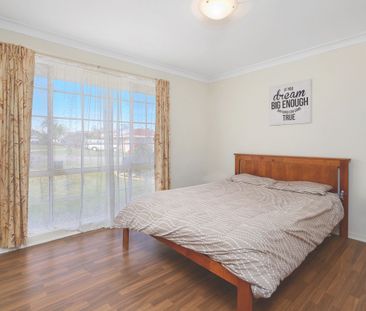 Ideal Family Home! - Photo 1