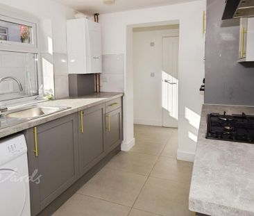 4 bedroom end of terrace house to rent - Photo 5