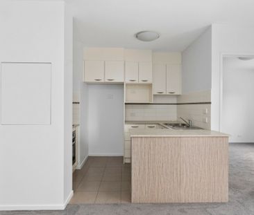 Spacious Living - Photo 4