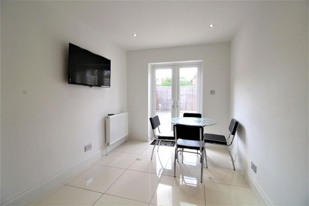 House - Terraced For Rent Fawcett Road, Southsea - Photo 1