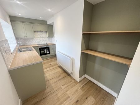 House - Terraced For Rent Maesyffynon Terrace, Tonypandy - Photo 3
