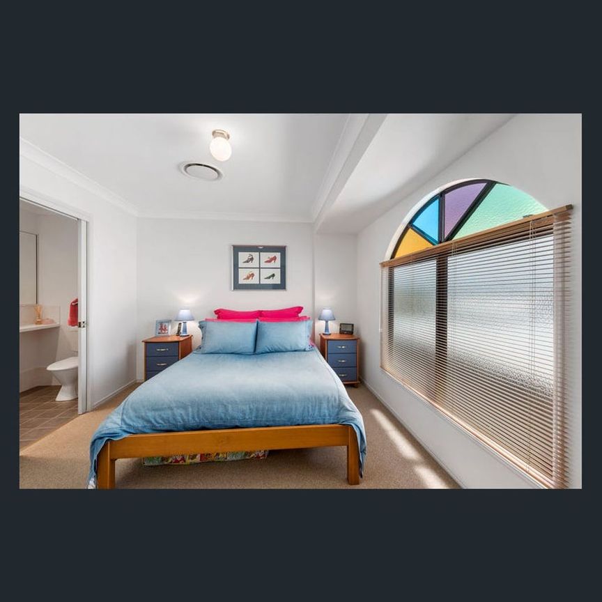 Townhouse with Ducted R/C Air Conditioning - Photo 1