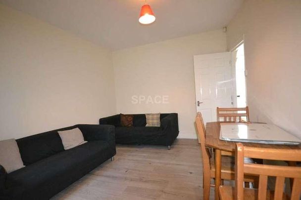 Grange Avenue, Reading, Berkshire, RG6 - Photo 1