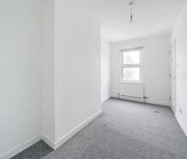 4 bedroom terraced house to rent - Photo 5