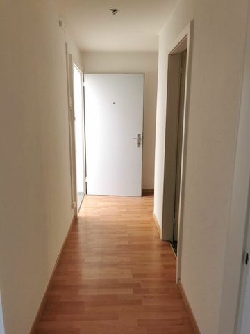 Eine schöne helle Wohnung mit Balkon in der Nähe des Sees! - Photo 4