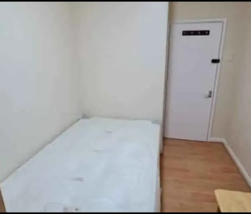 1 bedroom in a flat share to rent - Photo 6