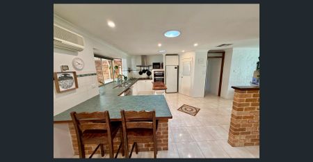 Spacious 5 Bedroom Family Home with Self Contained Unit in West Busselton! - Photo 3