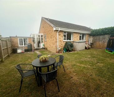 2 bedroom semi-detached bungalow to rent - Photo 2