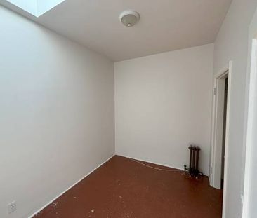 2 Bedroom Apartment in Chinatown- No laundry/No parking - Photo 1