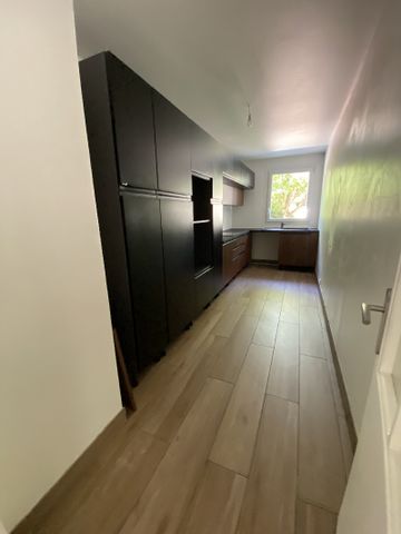 Location Appartement 4 pièces 95m² VAUX LE PENIL 77000 - Photo 3