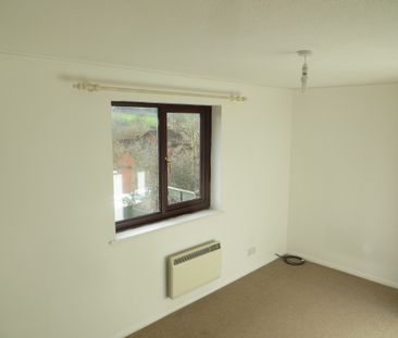 3 bed House - To Let - Photo 5