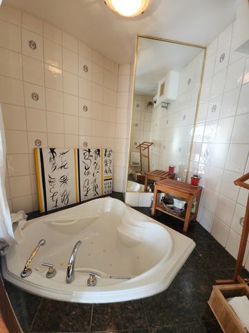 Appartement entièrement meublé d’une chambre sur 2 étages. - Photo 4