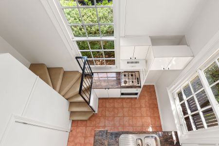 SENSATIONAL & CHARMING AIRCONDITIONED 1 BEDROOM LOFT APARTMENT - Photo 4