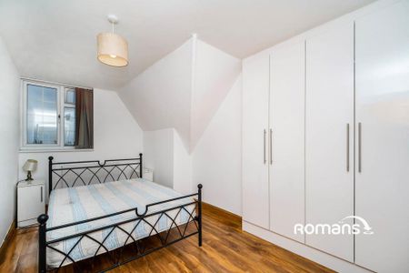 3 bedroom flat to rent - Photo 4