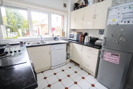 Spacious Ground Floor Flat, Professional Sharers Welcome - Photo 5