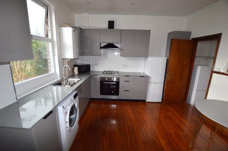 1 bedroom in a house share to rent - Photo 4