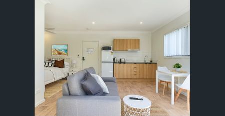 GROUND FLOOR STUDIO WITH PRIVATE COURTYARD – BILLS INCLUDED! - Photo 2