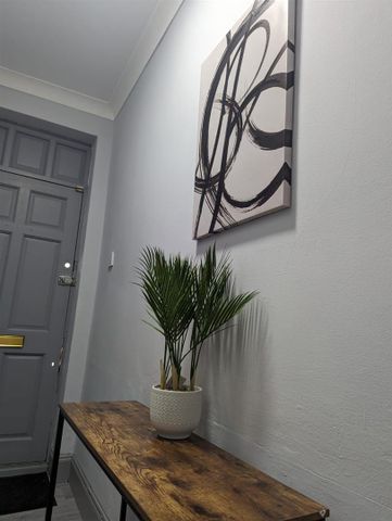1 Beds - Property - - Photo 2