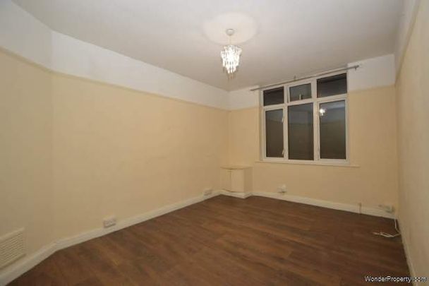 2 bedroom property to rent in Addlestone - Photo 1