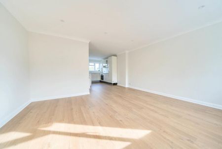 3 bedroom terraced house to rent - Photo 2