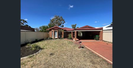 Spacious family home in convenient location - Photo 2