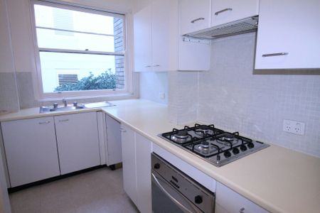 Sunny 2 bedroom unit in Art Deco Building - Photo 2