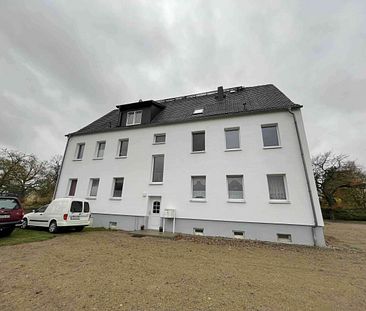 Gut geschnittene 2-Raum-Wohnung mit Wannenbad und Fenster, Garage, Keller - Photo 6