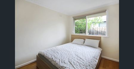 Light Filled Villa Unit in Fantastic Location - Photo 5