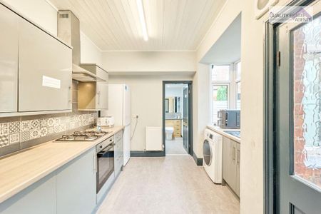 4 bedroom terraced house to rent - Photo 4