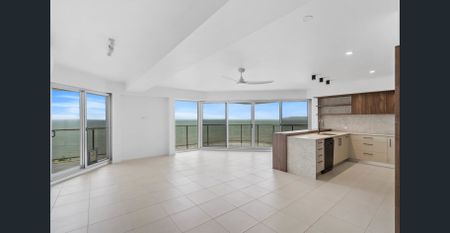 Tastefully renovated apartment offering stunning views. - Photo 3