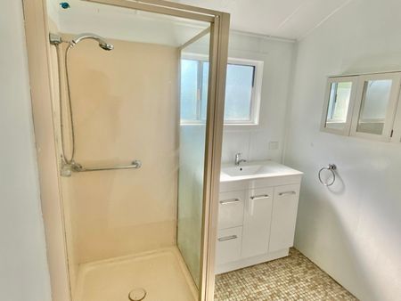 3 bedroom Home Only Minutes to Town - Photo 4