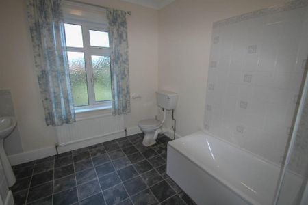 2 bedroom semi-detached house to rent - Photo 5