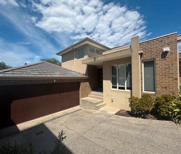 3/10 Aberdeen Avenue, Greenvale VIC 3059 - Photo 1