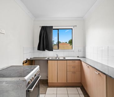 Convenient two bedroom townhouse - Photo 5