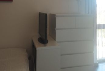 Alugo quarto em Linda a Velha ao lado da Carris