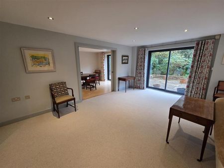 5 bedroom detached house to rent - Photo 3