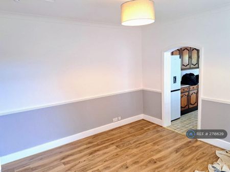 2 bedroom end of terrace house to rent - Photo 3