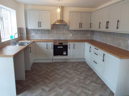 3 bedroom terraced house to rent - Photo 4