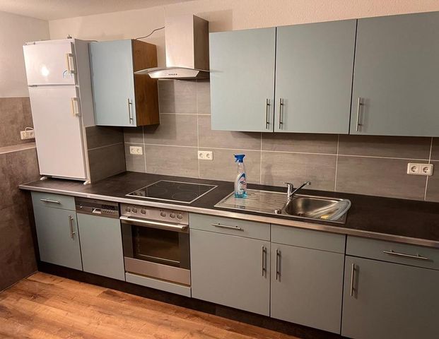 +++ zentral gelegene Erdgeschosswohnung mit Kamin und großer Terasse ab 01.12.25 in Altentreptow zu vermieten +++ - Foto 1