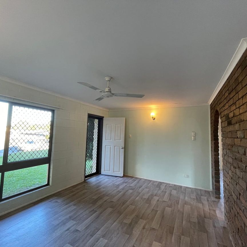 Peaceful living in quiet cul-de-sac - Photo 1