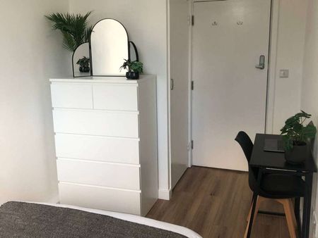 Victoria Park Square Room 1 - Photo 5