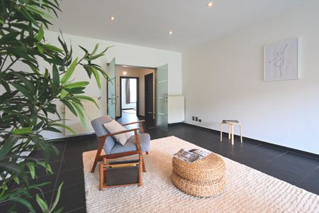 Mooi gelijkvloers appartement met ruime tuin en parking - Photo 3