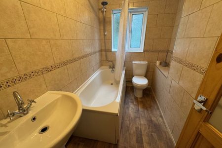 Fulmar Close, PENARTH - Photo 2