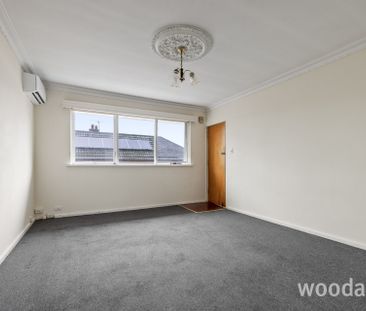 Spacious Two Bedroom Apartment - Photo 6