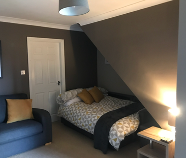 Hawthorn Chase Whole house - Photo 2