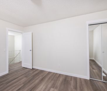 2200 Woodview Dr. SW, Calgary, AB - Photo 2