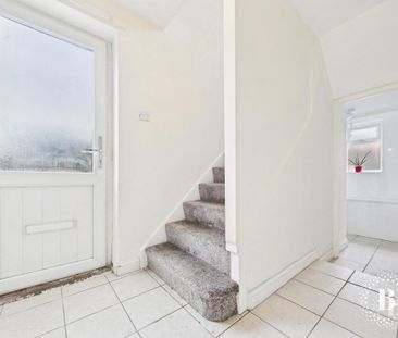 2 bedroom semi-detached house to rent - Photo 4